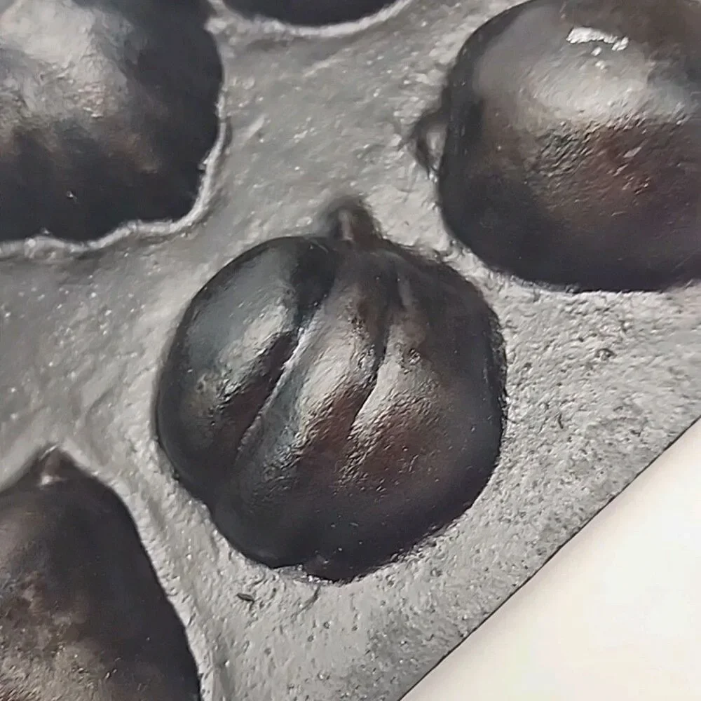 Cast Iron Fruit Leaf Mold Muffin Corn Bread Baking Pan 11.5” Heavy VTG